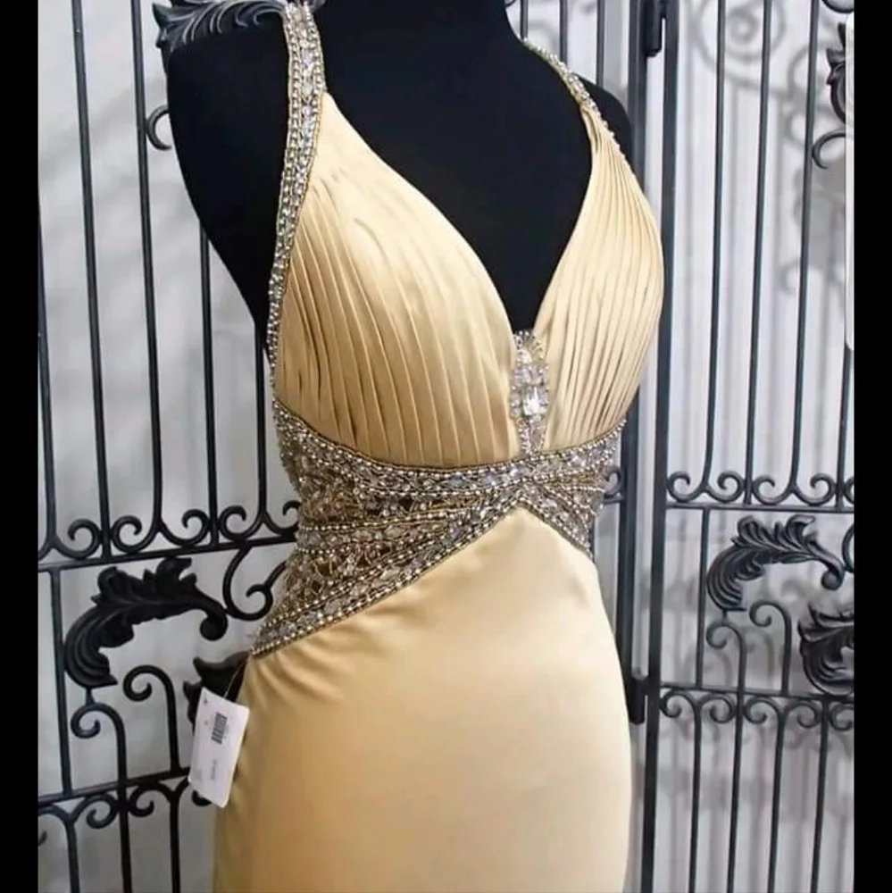 Prom, Evening dress - Picture 1 of 3